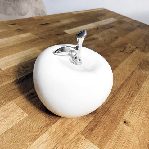 Apple ( M )